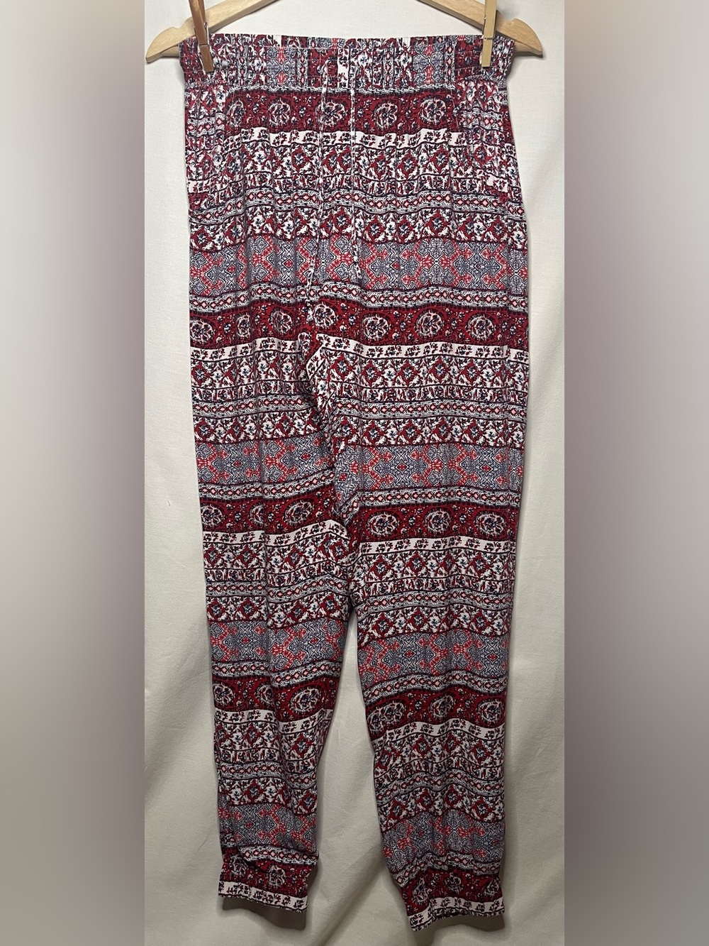 No Boundaries Red and White Striped Patterned Joggers Size M(7-9)